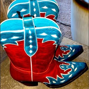NWT Red and teal ariat cowgirl boots size 9.5